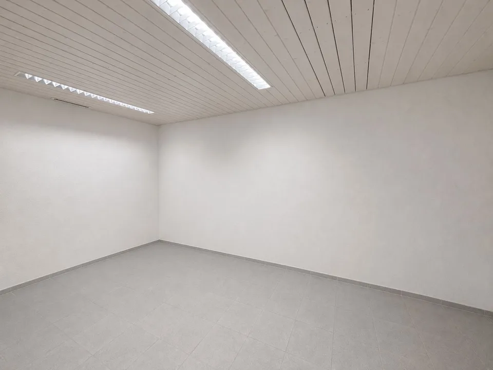 Espace commercial attractif dans un excellent emplacement central à Kaisten – photo 12 sur 16