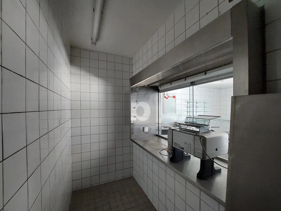 SUPERFICIE COMMERCIALE DE HAUTE QUALITÉ POUR VOTRE CONCEPT DE FINES DENRÉES – photo 4 sur 6