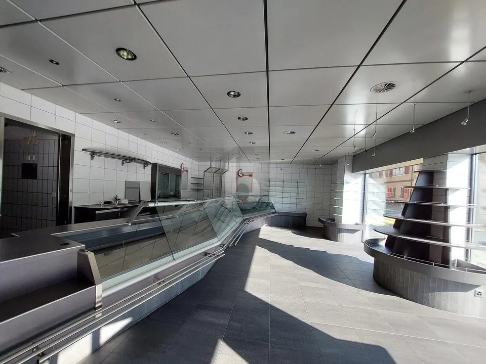 SUPERFICIE COMMERCIALE DE HAUTE QUALITÉ POUR VOTRE CONCEPT DE FINES DENRÉES – photo 3 sur 6