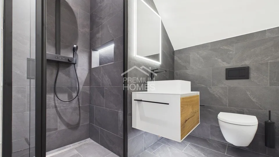 Appartamento mansardato moderno con uno splendido scenario montano – foto 10 di 11