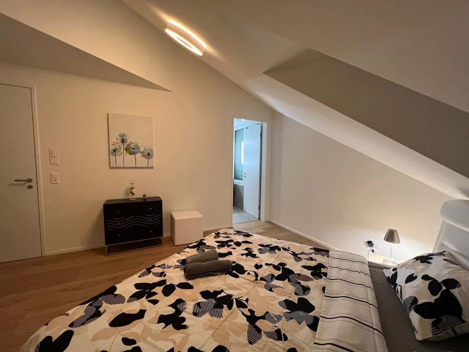 💎 Appartamento spazioso & completamente arredato di 4.5 locali con balcone & vista mozzafiato a Embrach – foto 15 di 27