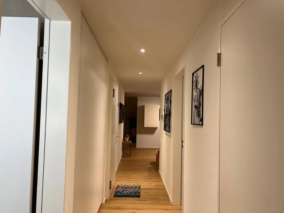 💎 Appartamento spazioso & completamente arredato di 4.5 locali con balcone & vista mozzafiato a Embrach – foto 16 di 27