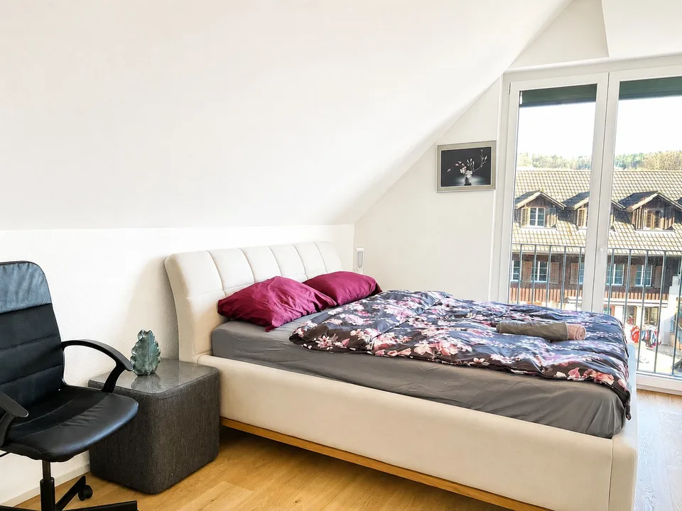 💎 Appartamento spazioso & completamente arredato di 4.5 locali con balcone & vista mozzafiato a Embrach – foto 5 di 27