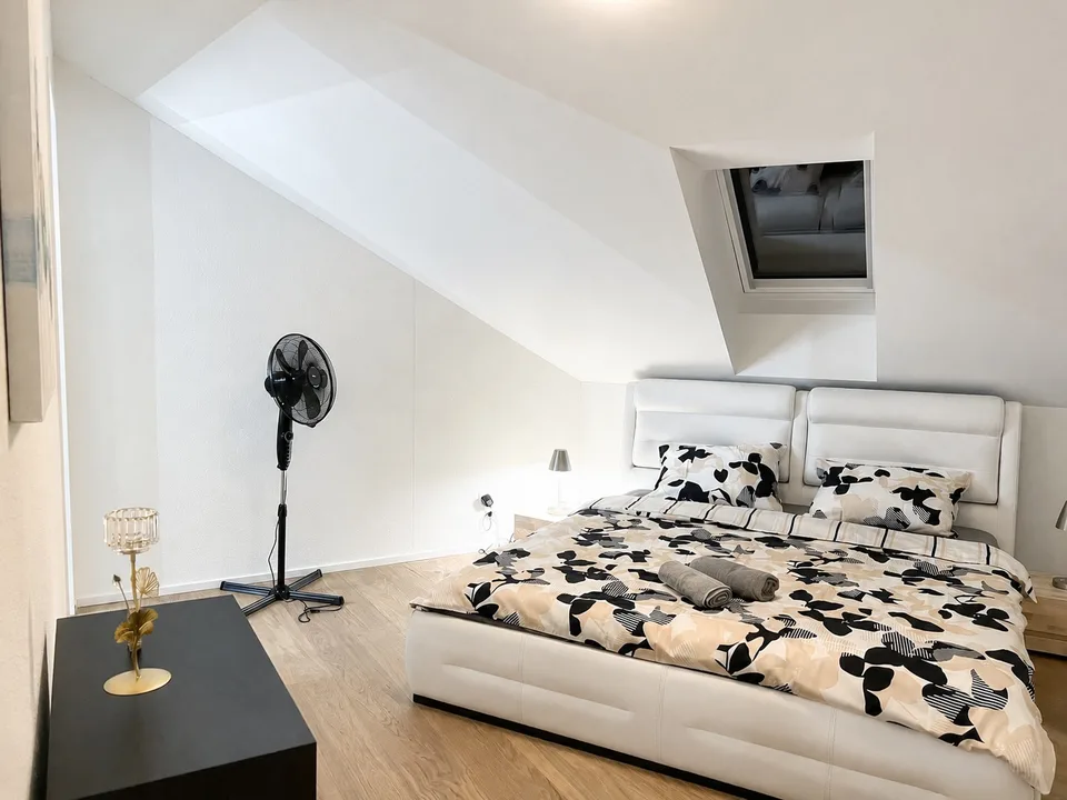 💎 Appartamento spazioso & completamente arredato di 4.5 locali con balcone & vista mozzafiato a Embrach – foto 12 di 27