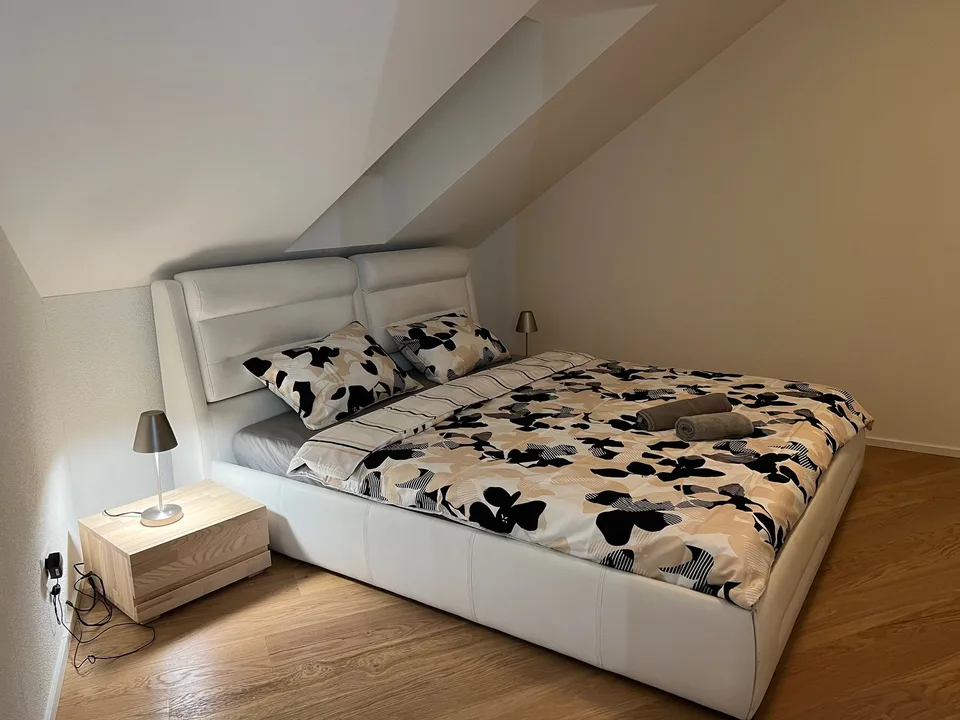 💎 Appartamento spazioso & completamente arredato di 4.5 locali con balcone & vista mozzafiato a Embrach – foto 14 di 27