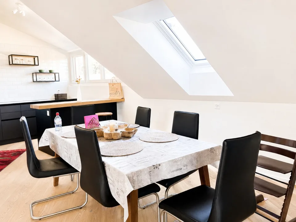 💎 Appartamento spazioso & completamente arredato di 4.5 locali con balcone & vista mozzafiato a Embrach – foto 17 di 27