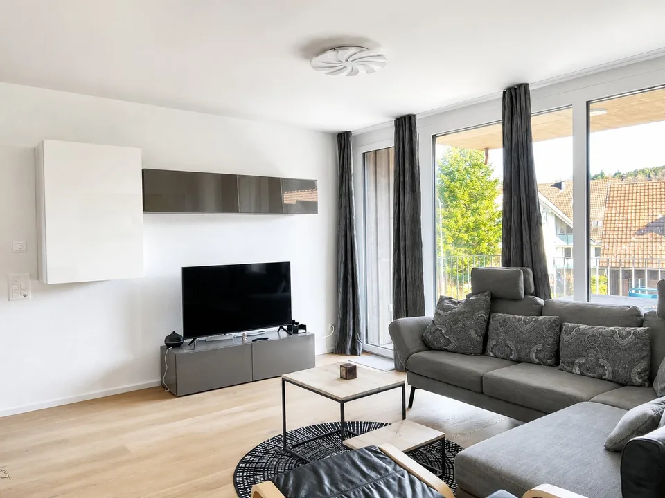 💎 Appartamento spazioso & completamente arredato di 4.5 locali con balcone & vista mozzafiato a Embrach – foto 2 di 27