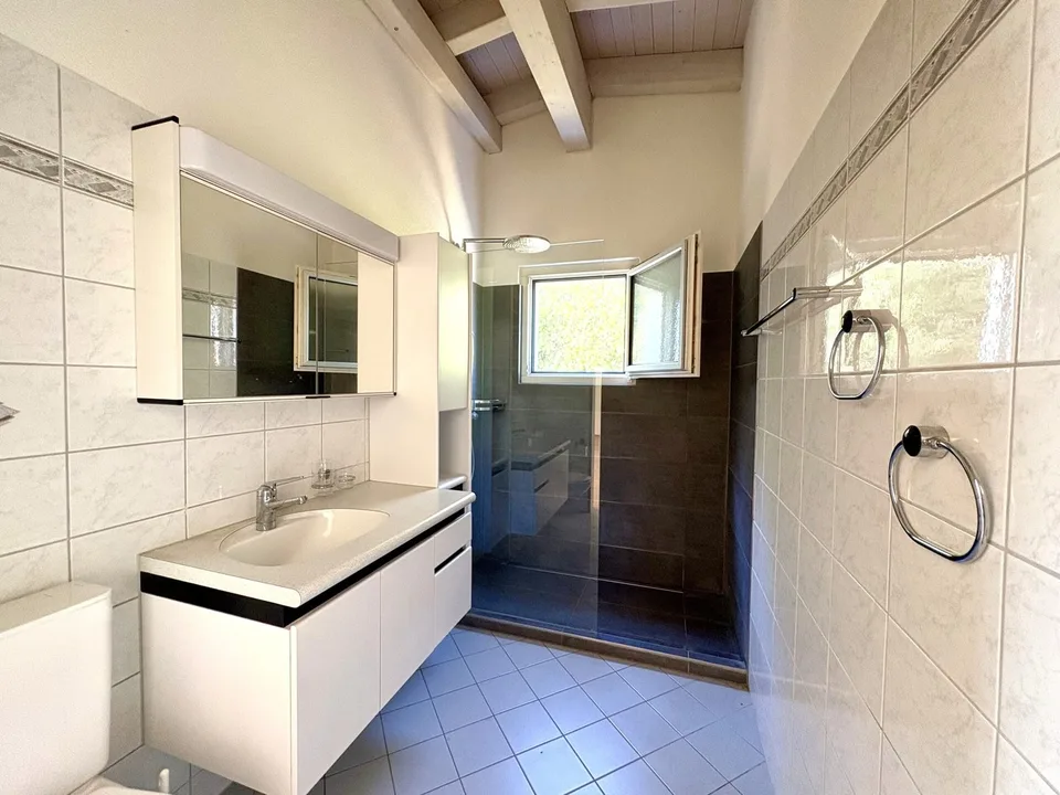 Frisch renovierte charmante 3,5 Zimmer Dach-Wohnung – Foto 3 von 6