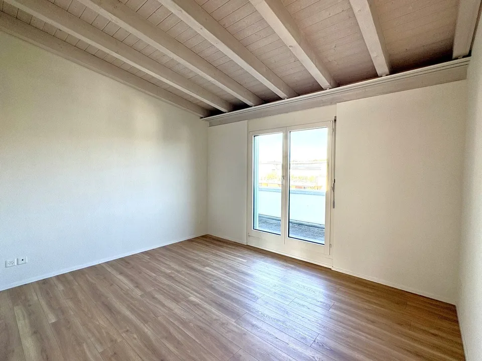 Frisch renovierte charmante 3,5 Zimmer Dach-Wohnung – Foto 5 von 6