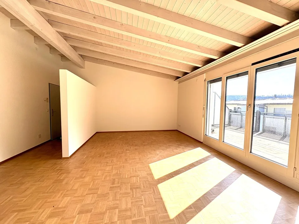 Frisch renovierte charmante 3,5 Zimmer Dach-Wohnung – Foto 4 von 6
