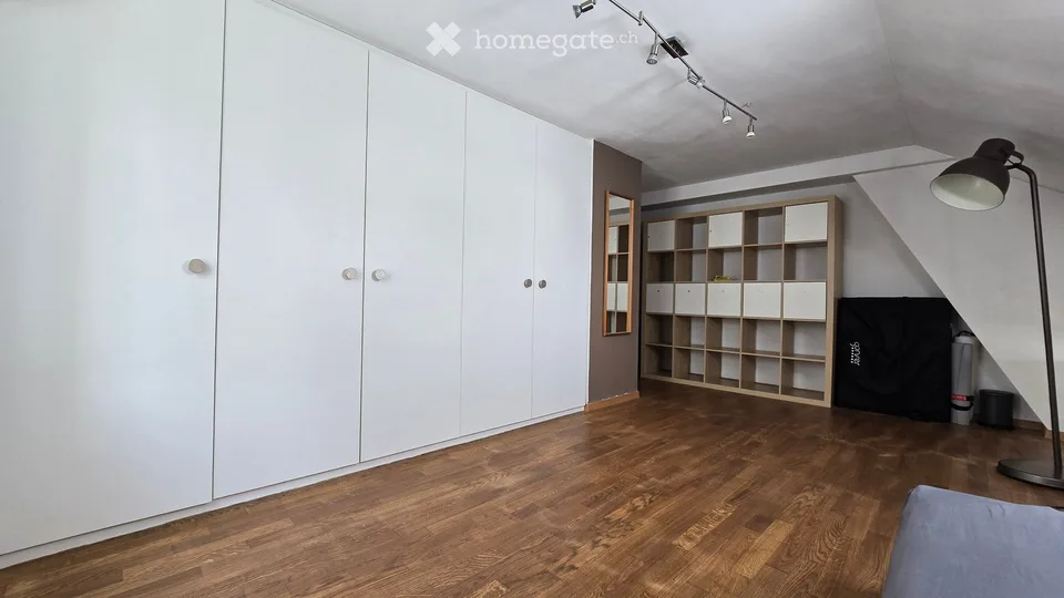 Exceptional 5 1/2-room attic apartment with 60m2 loggia in a 2-party house – photo 9 of 22