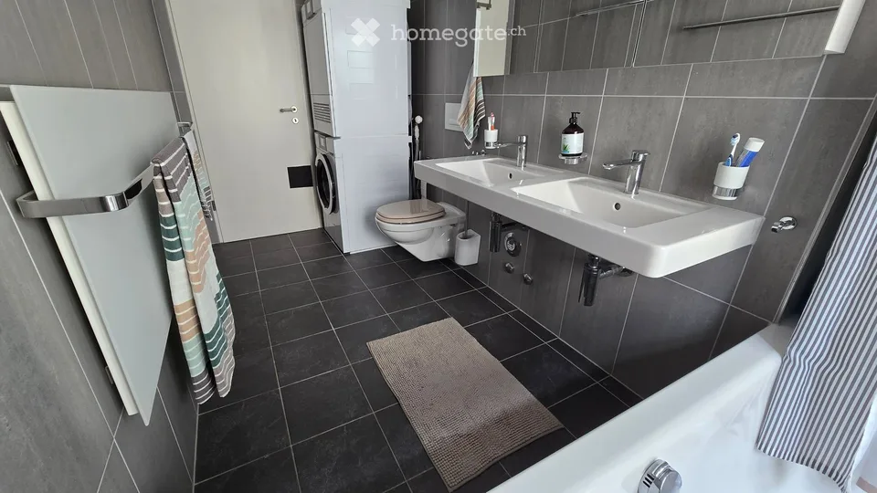 Exceptional 5 1/2-room attic apartment with 60m2 loggia in a 2-party house – photo 16 of 22