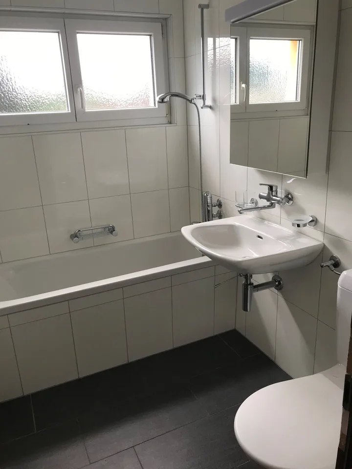 Helle 2.5-Zimmer-Wohnung mit Balkon in Lengnau BE – ab sofort verfügbar! – Foto 5 von 5