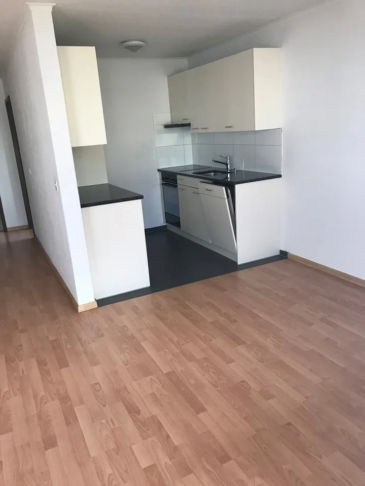 Helle 2.5-Zimmer-Wohnung mit Balkon in Lengnau BE – ab sofort verfügbar! – Foto 2 von 5