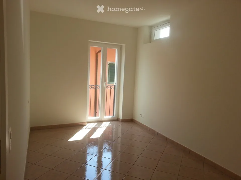 Gemütliche 2.5-Zimmer-Wohnung in Melide mit Balkon – Foto 6 von 10