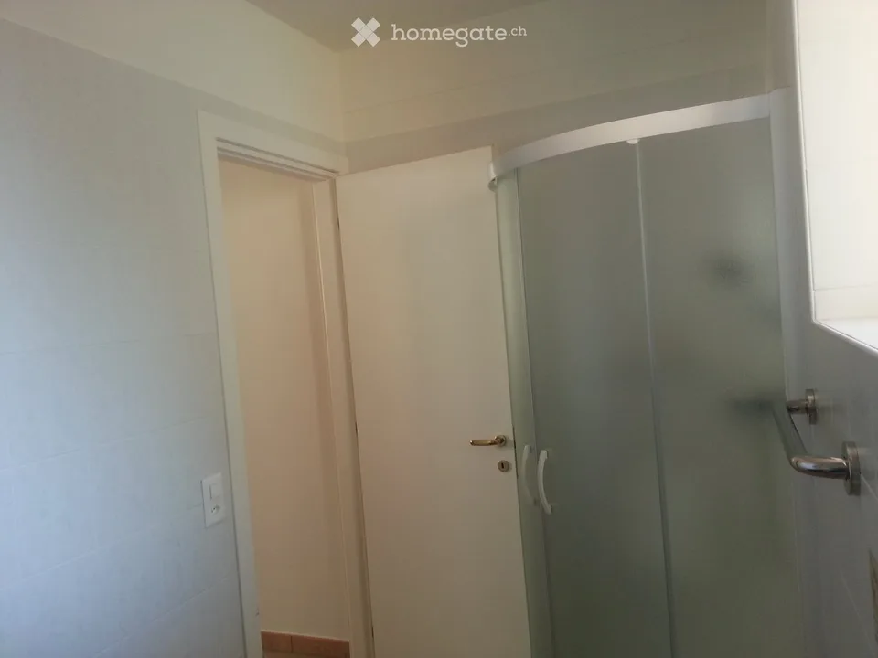 Gemütliche 2.5-Zimmer-Wohnung in Melide mit Balkon – Foto 8 von 10