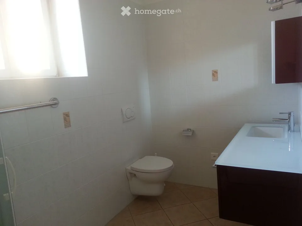 Gemütliche 2.5-Zimmer-Wohnung in Melide mit Balkon – Foto 9 von 10