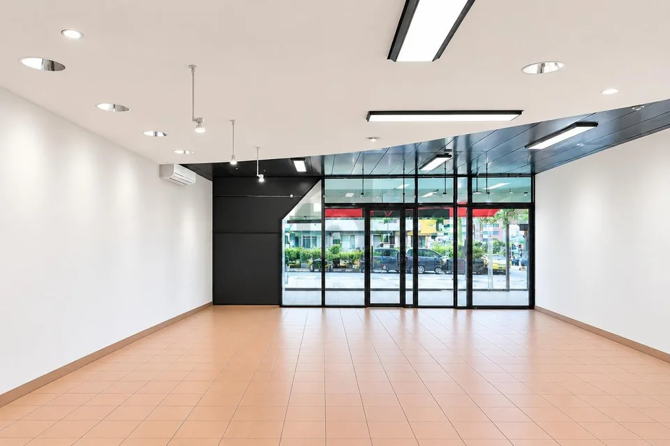 IDEAL LOCATION, SPACIOUS AND BRIGHT – photo 3 of 6