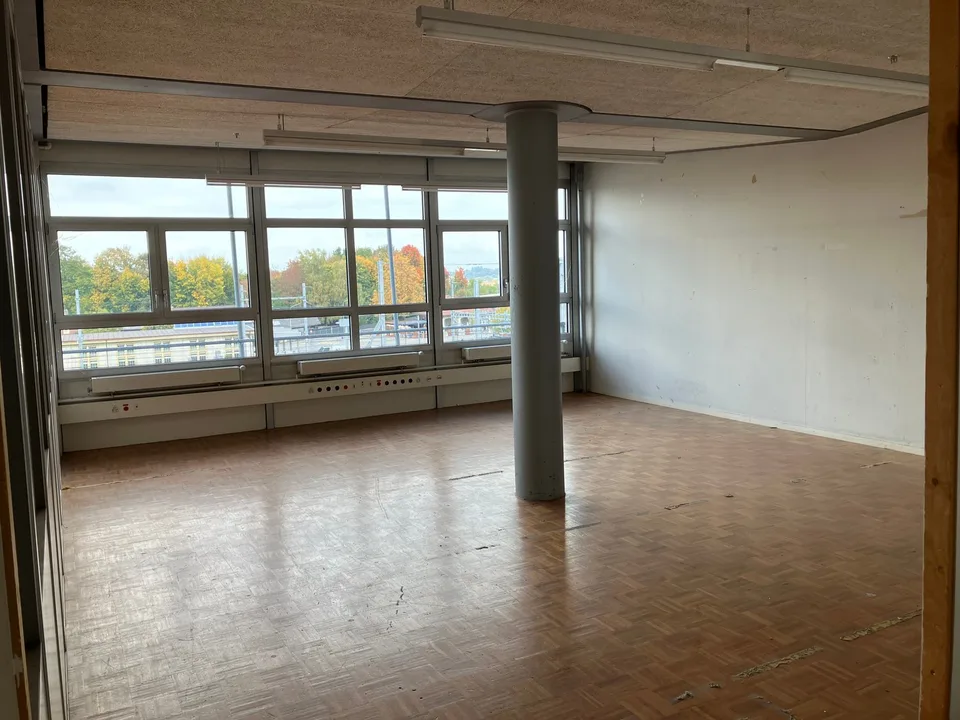Spacious commercial premises for interim use – photo 8 of 10