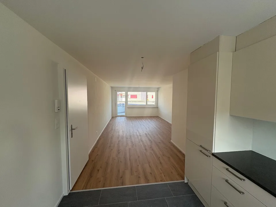 Première location d'un appartement de 3,5 pièces totalement rénové dans un emplacement central à Dietikon – photo 2 sur 14