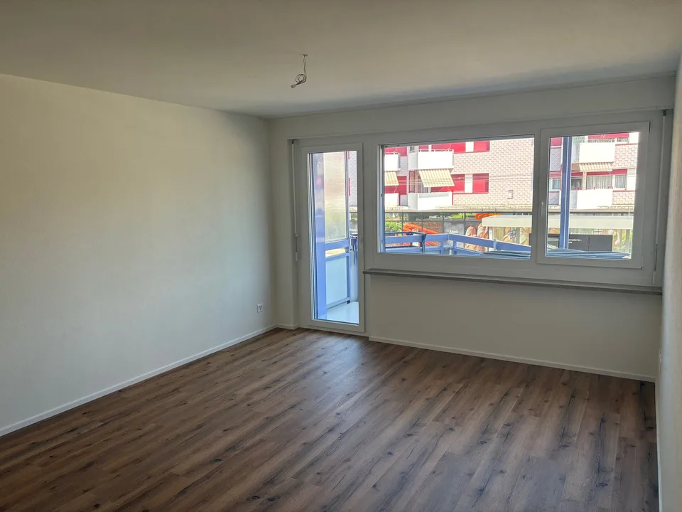 Première location d'un appartement de 3,5 pièces totalement rénové dans un emplacement central à Dietikon – photo 4 sur 14