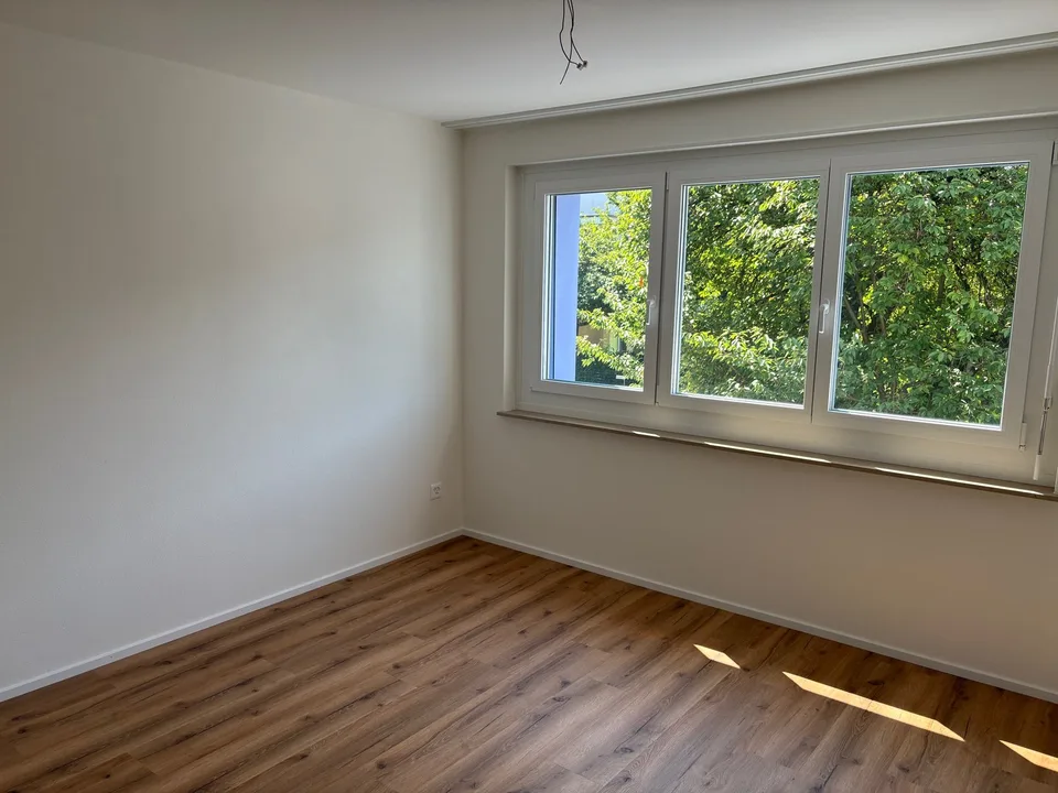 Première location d'un appartement de 3,5 pièces totalement rénové dans un emplacement central à Dietikon – photo 6 sur 14