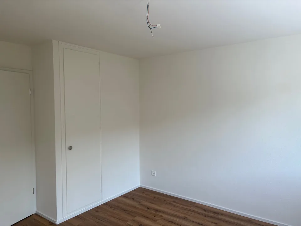 Première location d'un appartement de 3,5 pièces totalement rénové dans un emplacement central à Dietikon – photo 7 sur 14