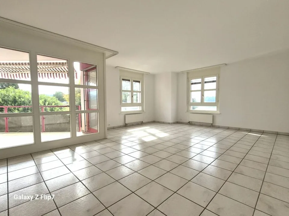 Marly - Spacious renovated 4.5-room apartment on the 1st floor – photo 2 of 12