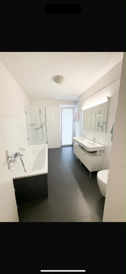 Charmante 3.5-Zimmer-Altbauwohnung mit Balkon in Basel – Foto 2 von 9
