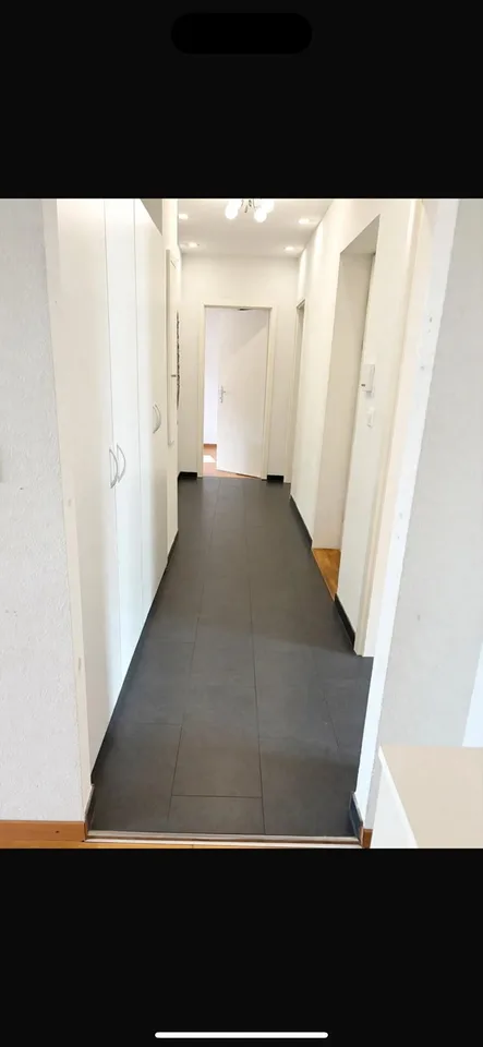 Charmante 3.5-Zimmer-Altbauwohnung mit Balkon in Basel – Foto 4 von 9