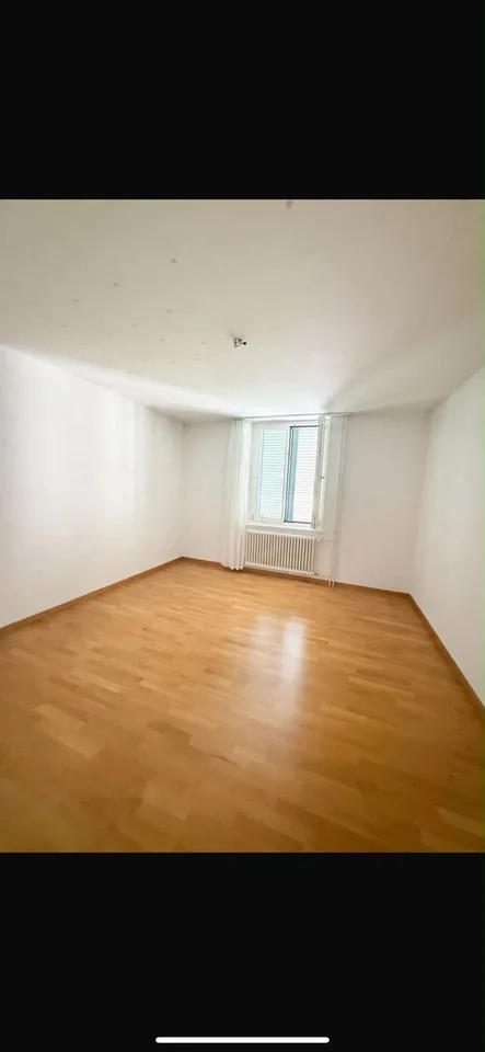 Charmante 3.5-Zimmer-Altbauwohnung mit Balkon in Basel – Foto 8 von 9