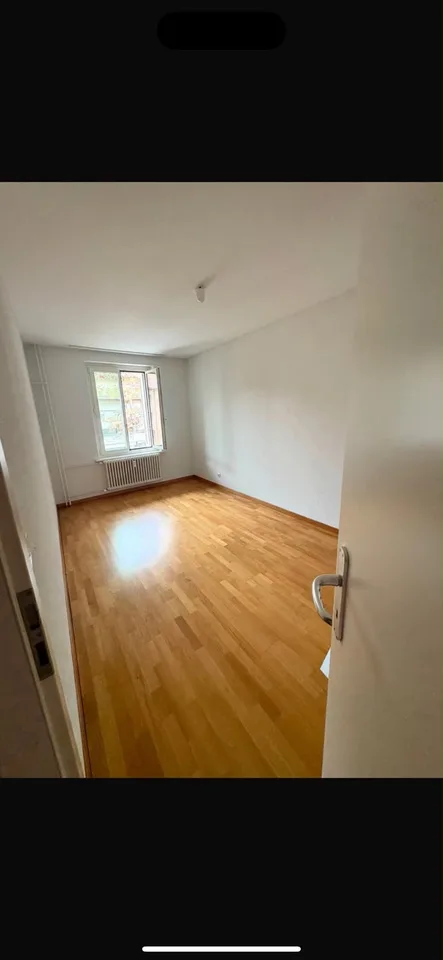 Charmante 3.5-Zimmer-Altbauwohnung mit Balkon in Basel – Foto 7 von 9