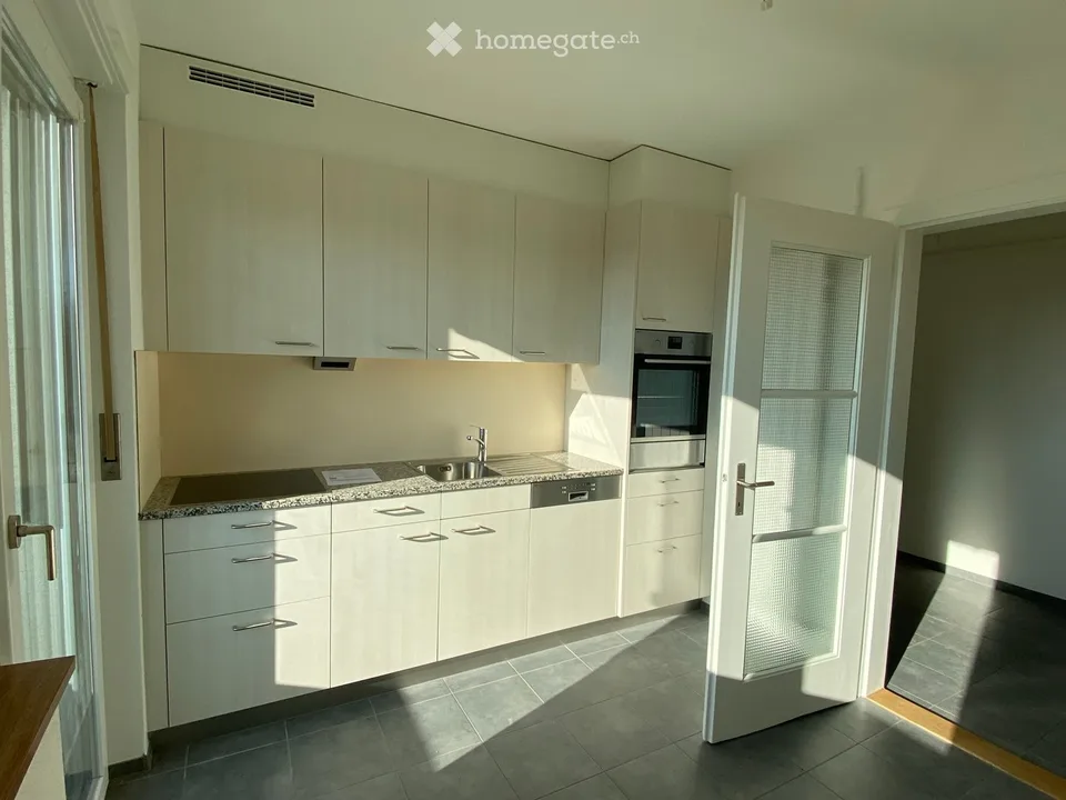 Schöne Hell 3.5 Zimmer Wohnung mit 2 Balkon – Foto 2 von 5