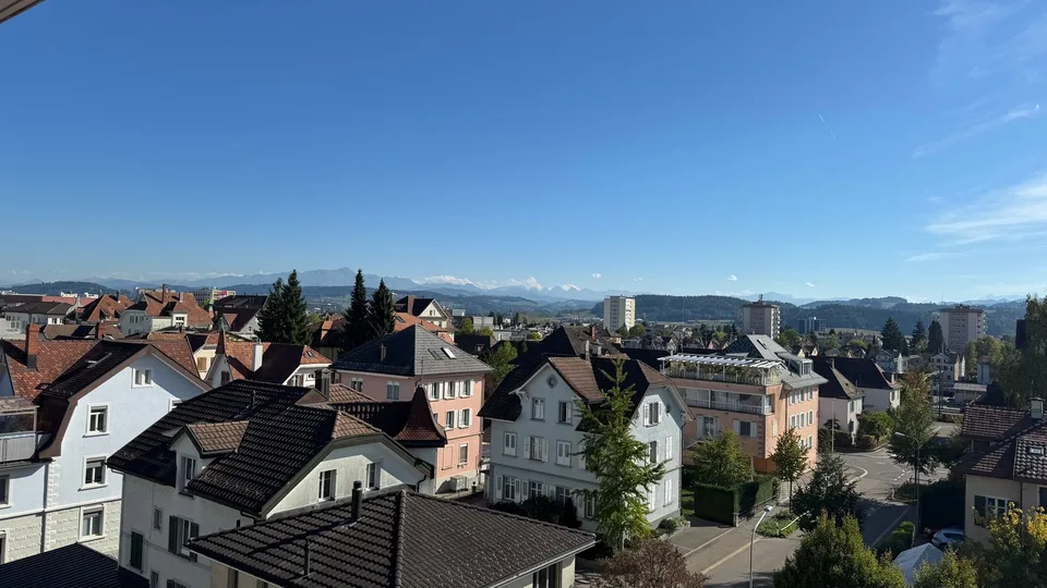 Charmante 3.5-Zimmer-Wohnung mit Balkon und schöner Aussicht in Wil SG – Foto 2 von 7