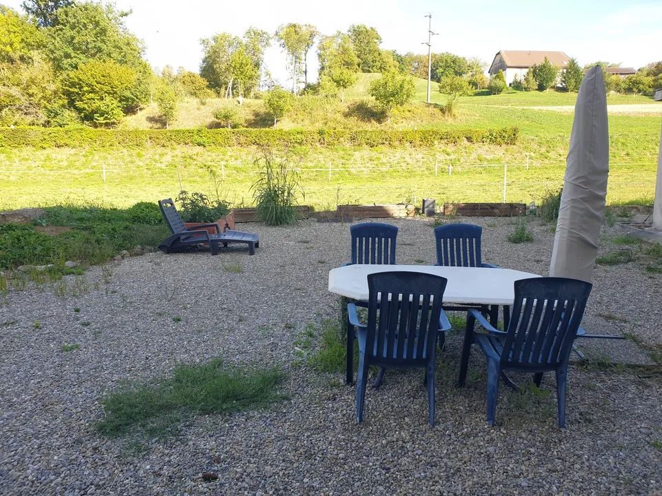 Großes Zimmer in einer ruhigen Wohngemeinschaft mit Garten – Foto 4 von 4
