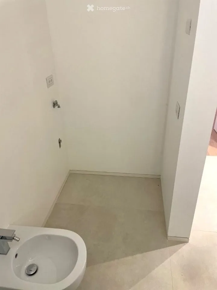 Appartement 2,5, Schwimmbad, Parkplatz, Grünfläche – Foto 9 von 13