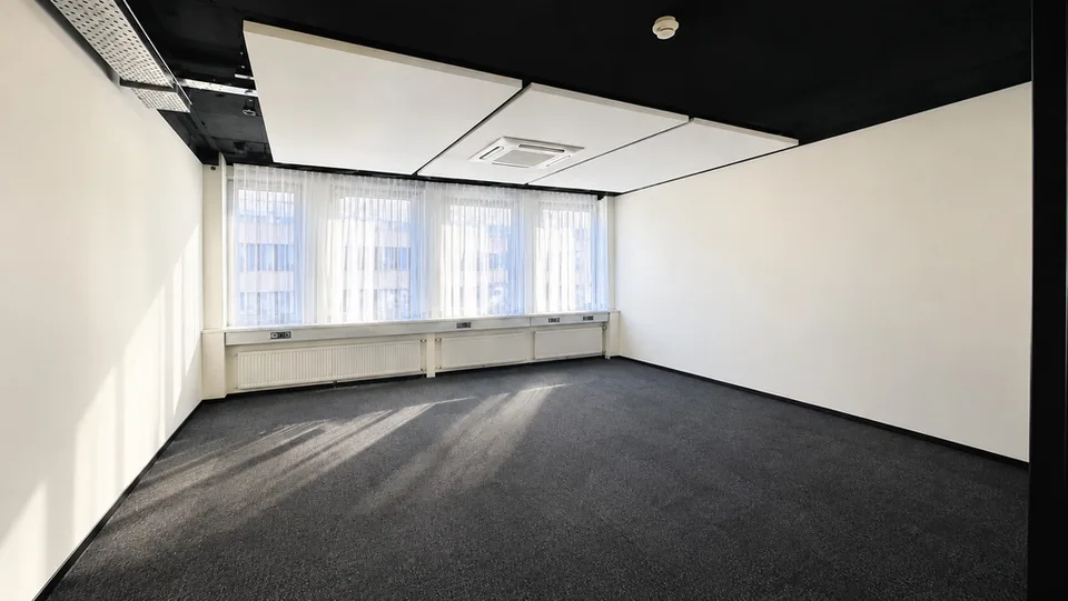Office space in central location – photo 3 of 5