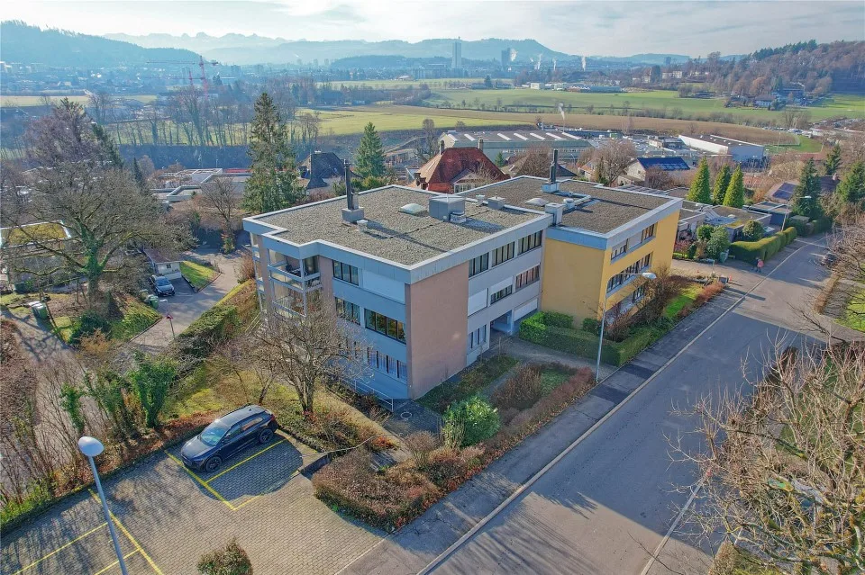 Stilvolle 4½-Zimmerwohnung mit beheiztem Bastelraum an beliebter Lage in Bolligen – Foto 5 von 13
