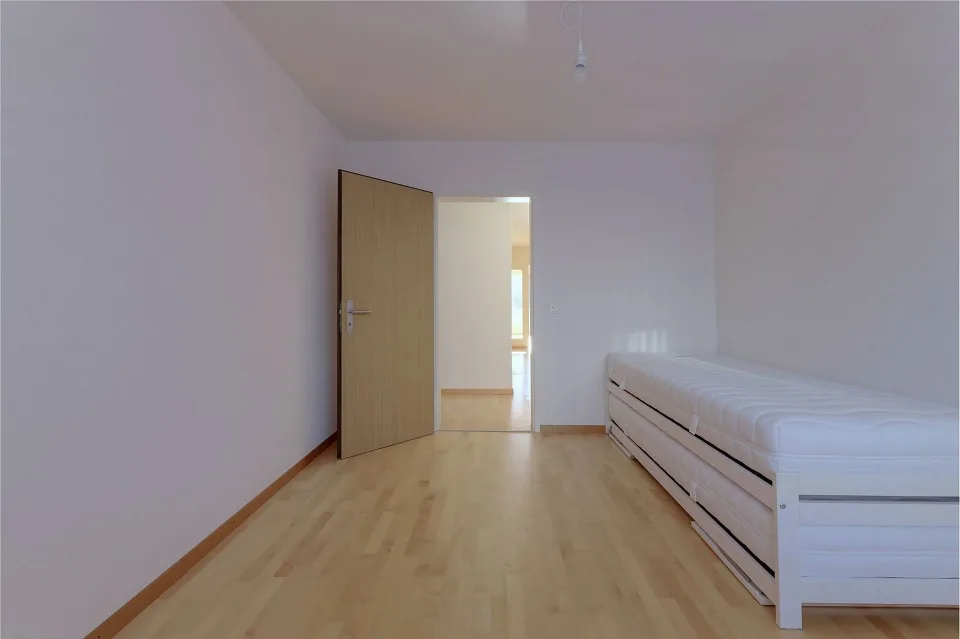 Stilvolle 4½-Zimmerwohnung mit beheiztem Bastelraum an beliebter Lage in Bolligen – Foto 11 von 13