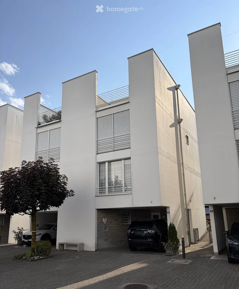 Geräumiges Reihenhaus mit 5 ½ Zimmern und privatem Garten – Foto 2 von 14