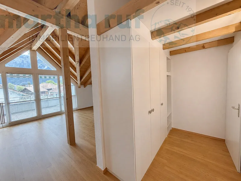Wohnen über den Dächern 4.5- Zimmer-Dachwohnung mit Bergsicht – photo 11 of 12