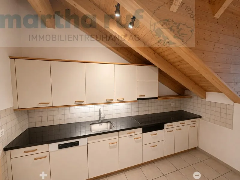 Wohnen über den Dächern 4.5- Zimmer-Dachwohnung mit Bergsicht – photo 4 of 12