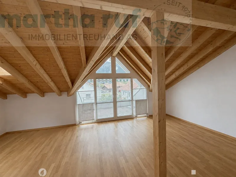 Wohnen über den Dächern 4.5- Zimmer-Dachwohnung mit Bergsicht – photo 3 of 12