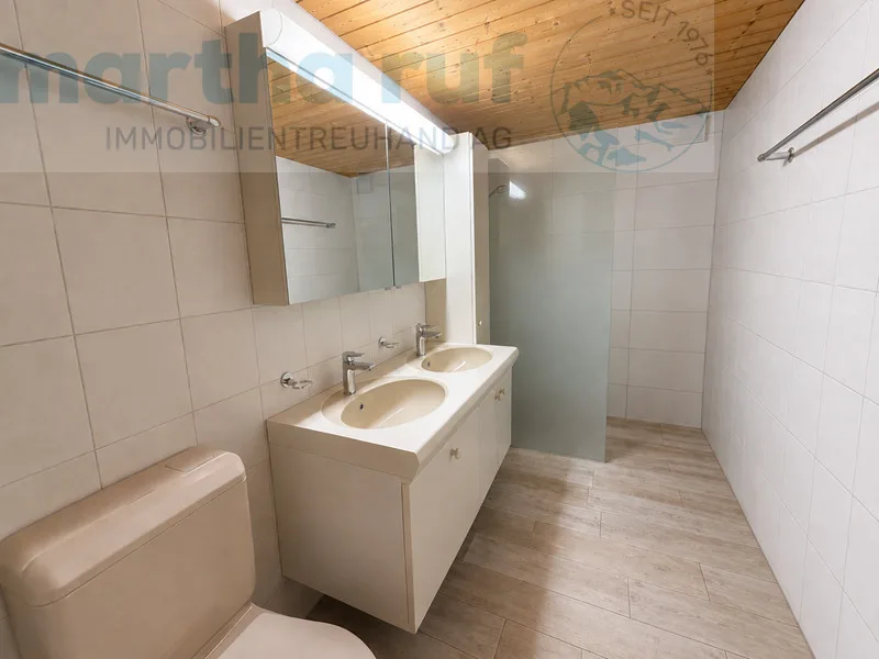 Wohnen über den Dächern 4.5- Zimmer-Dachwohnung mit Bergsicht – photo 9 of 12