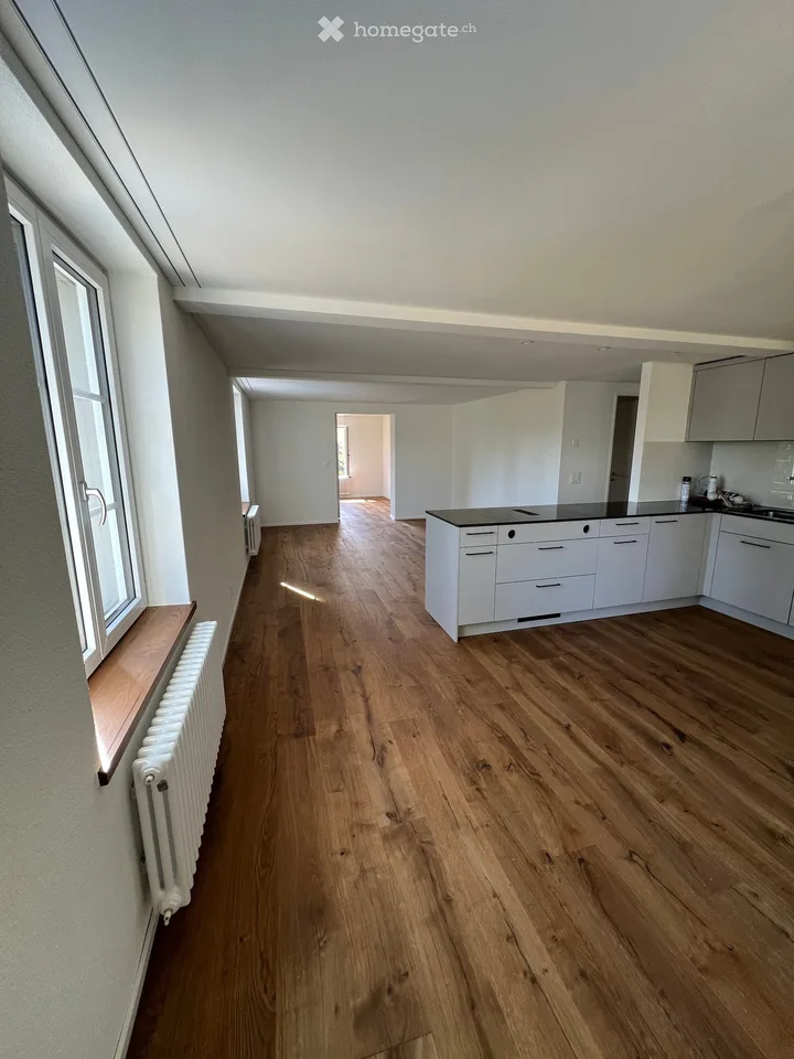 Neu renovierte 3.5-Zimmerwohnung in charmantem Bauernhaus im Grünen – Foto 5 von 14