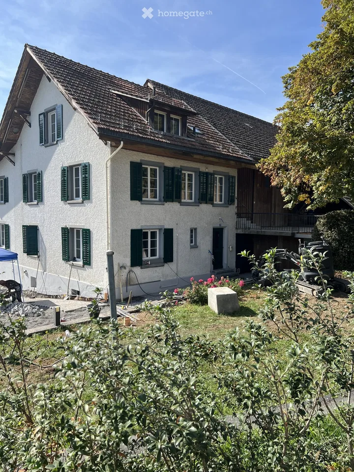 Neu renovierte 3.5-Zimmerwohnung in charmantem Bauernhaus im Grünen – Foto 2 von 14
