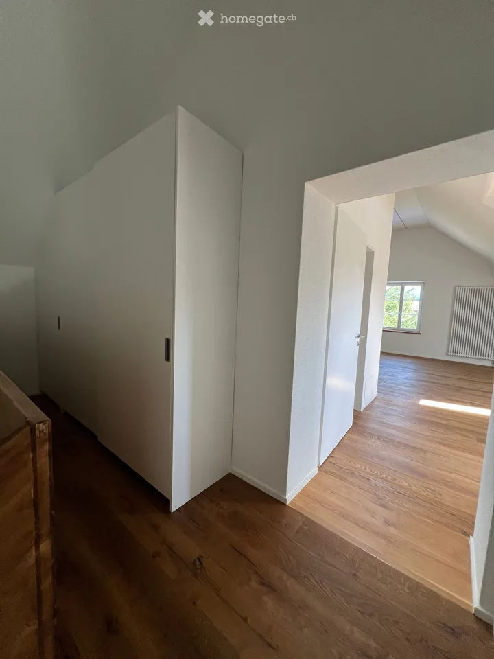 Neu renovierte 1.5-Zimmer-Dachwohnung in charmantem Bauernhaus im Grünen – Foto 7 von 16