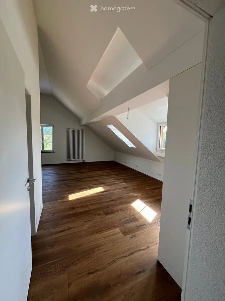 Neu renovierte 1.5-Zimmer-Dachwohnung in charmantem Bauernhaus im Grünen – Foto 8 von 16