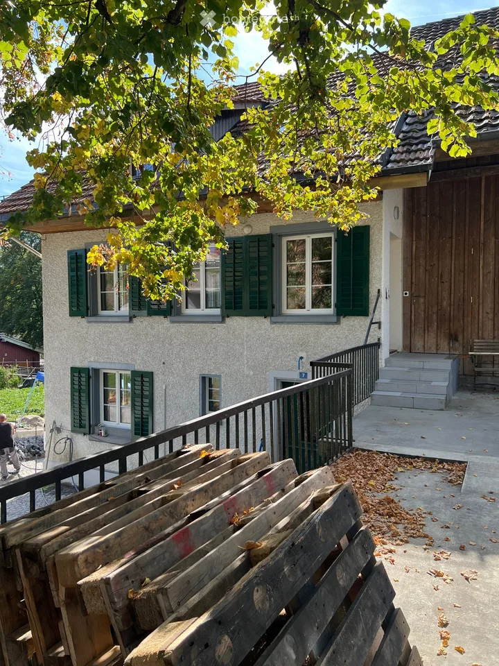 Neu renovierte 1.5-Zimmer-Dachwohnung in charmantem Bauernhaus im Grünen – Foto 15 von 16
