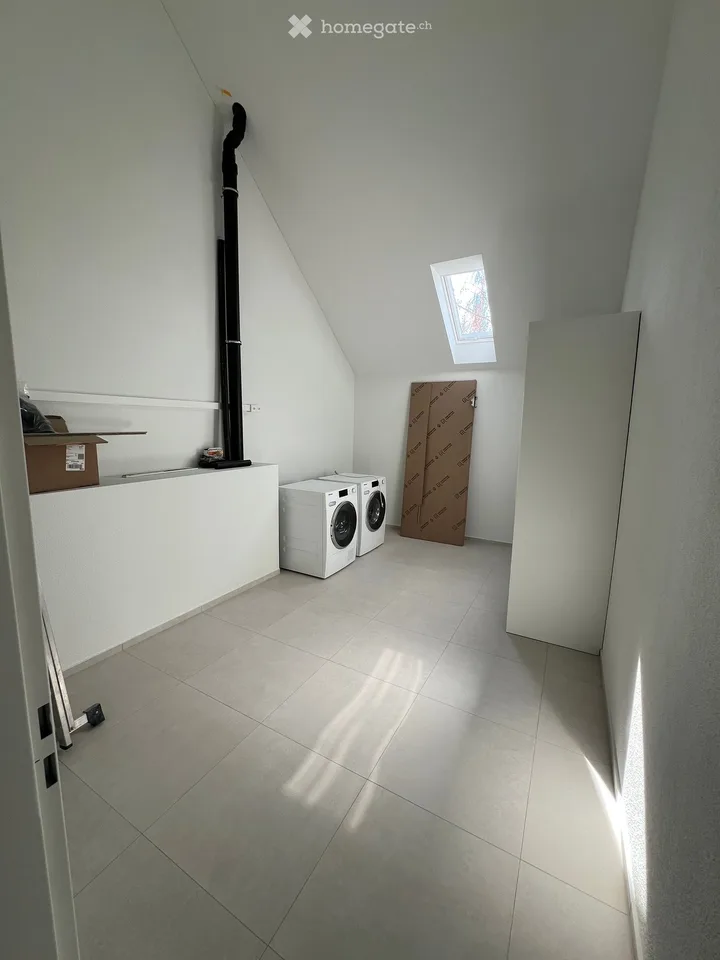 Neu renovierte 1.5-Zimmer-Dachwohnung in charmantem Bauernhaus im Grünen – Foto 6 von 16